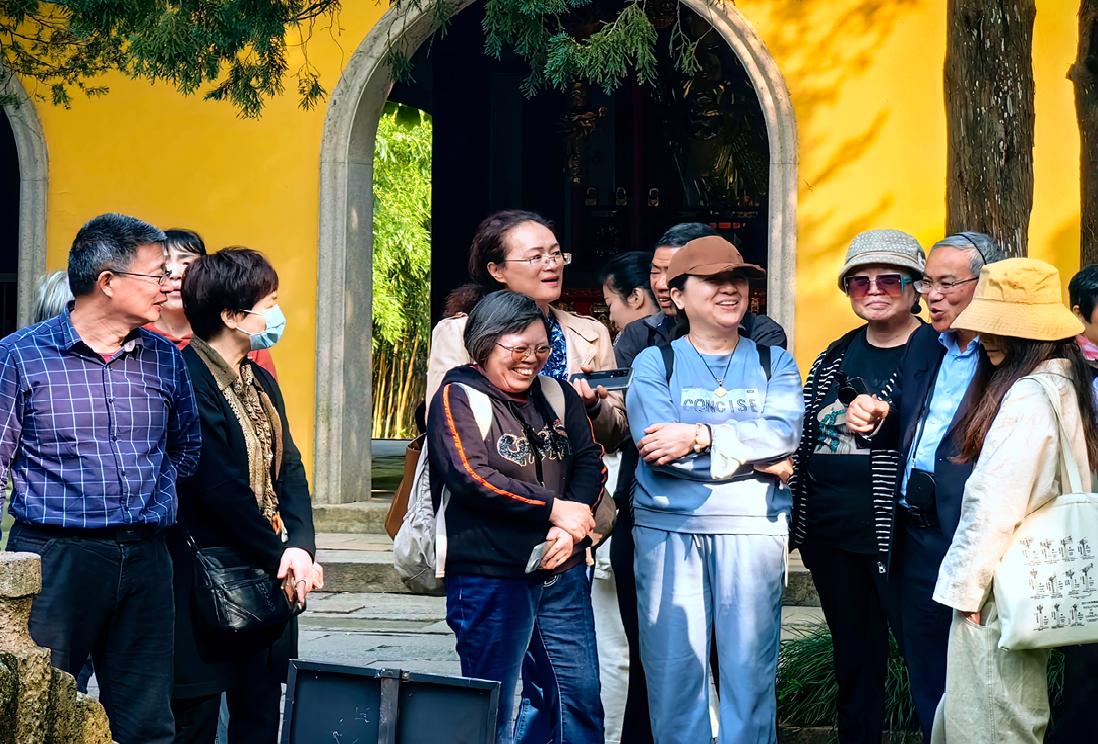 无锡市老年大学税务分校组织书法班学员开展现场教学活动